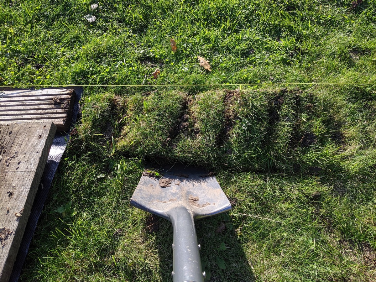 Cutting turf made easy
